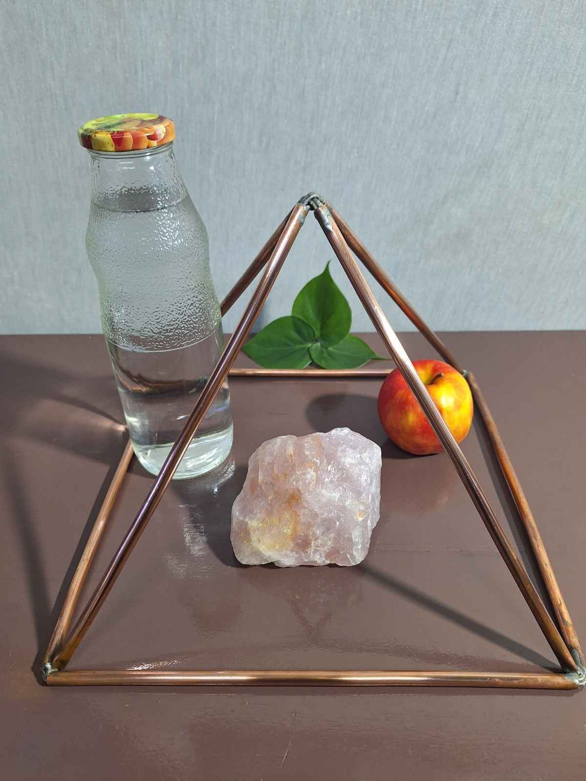 פרמידת נחושת להטענת אנרגיה (1)